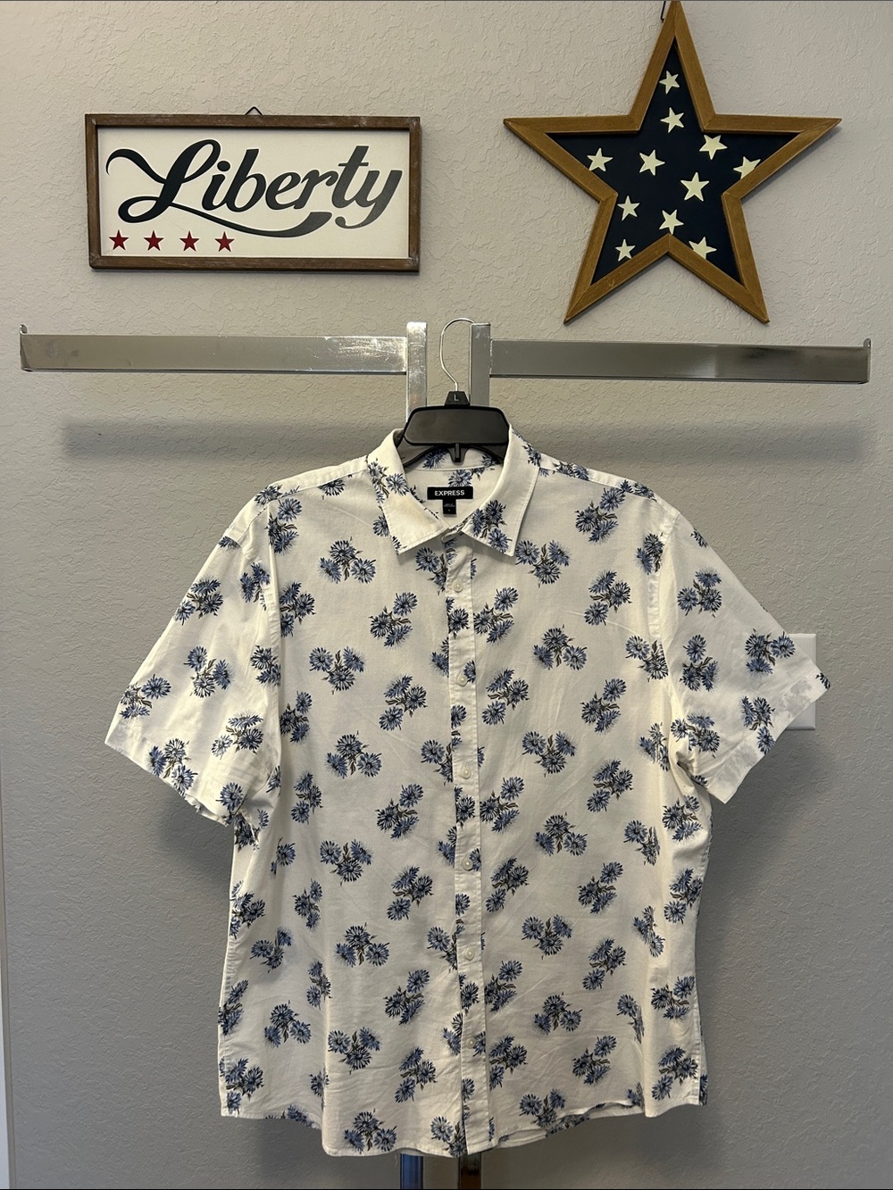 Express White Short-Sleeve Button-Down Shirt with Navy Floral Print